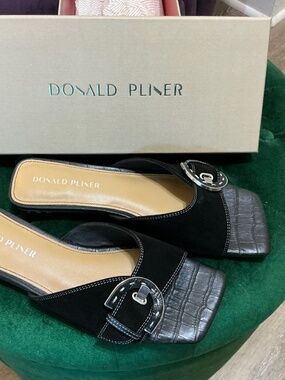 Donald Pliner Tracie Flat Sandals